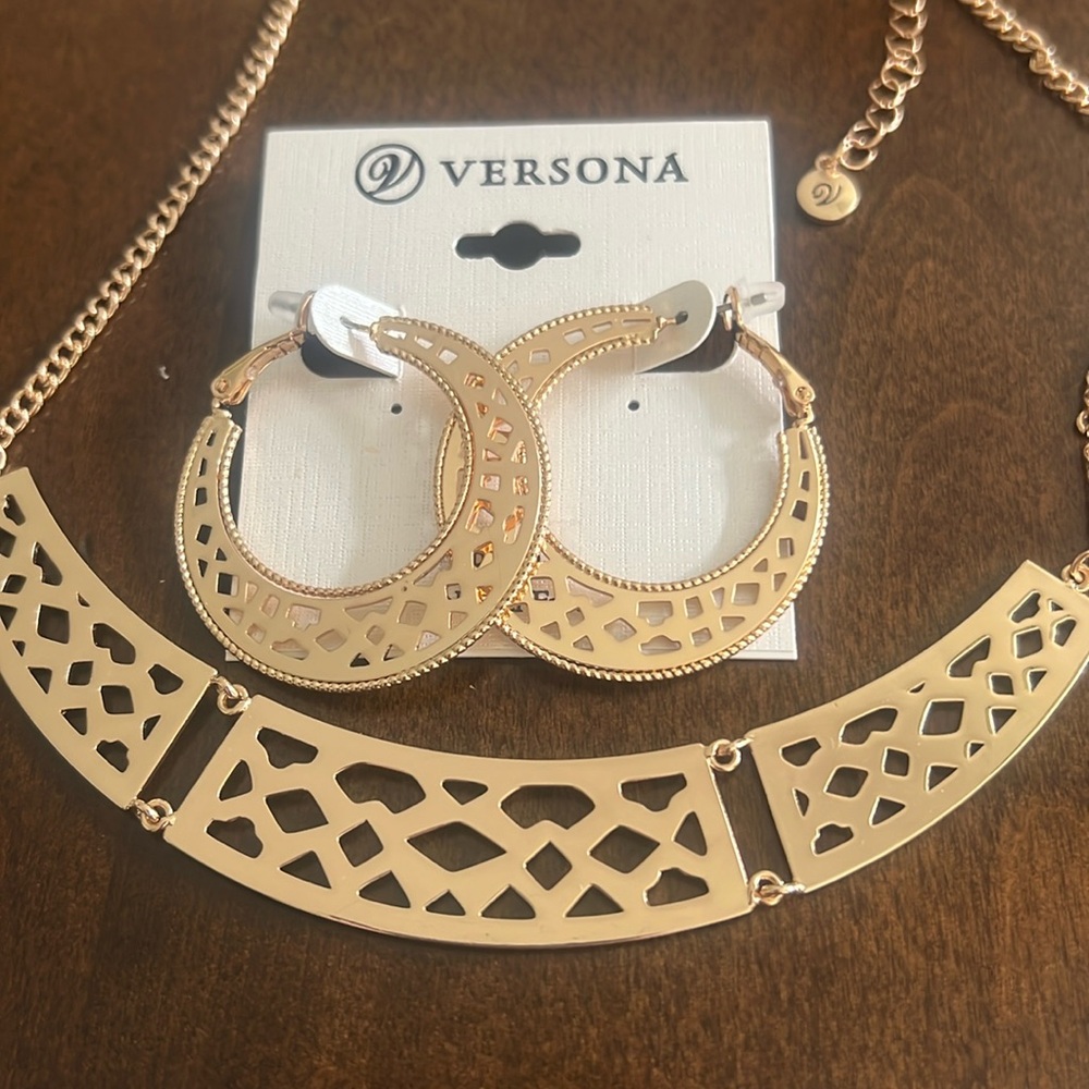 NWT Versona Gold Geometric Necklace and Hoop Earrings Set - Picture 6 of 6